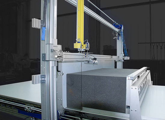 Xốp dọc thẳng lớn Cnc cắt bọt Siemens điều khiển bàn làm việc xoay